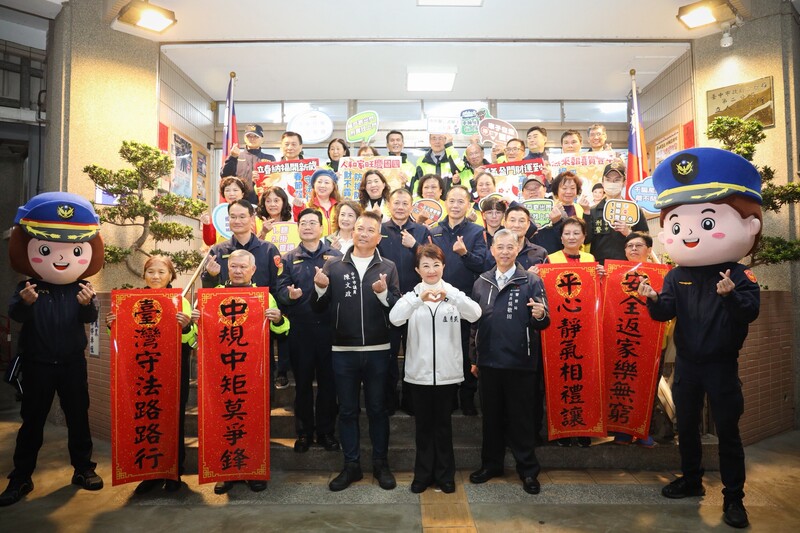 盧秀燕慰問立人派出所執勤人員