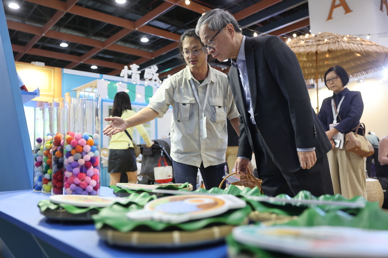 台北國際書展　李遠參訪童書主題館（2）