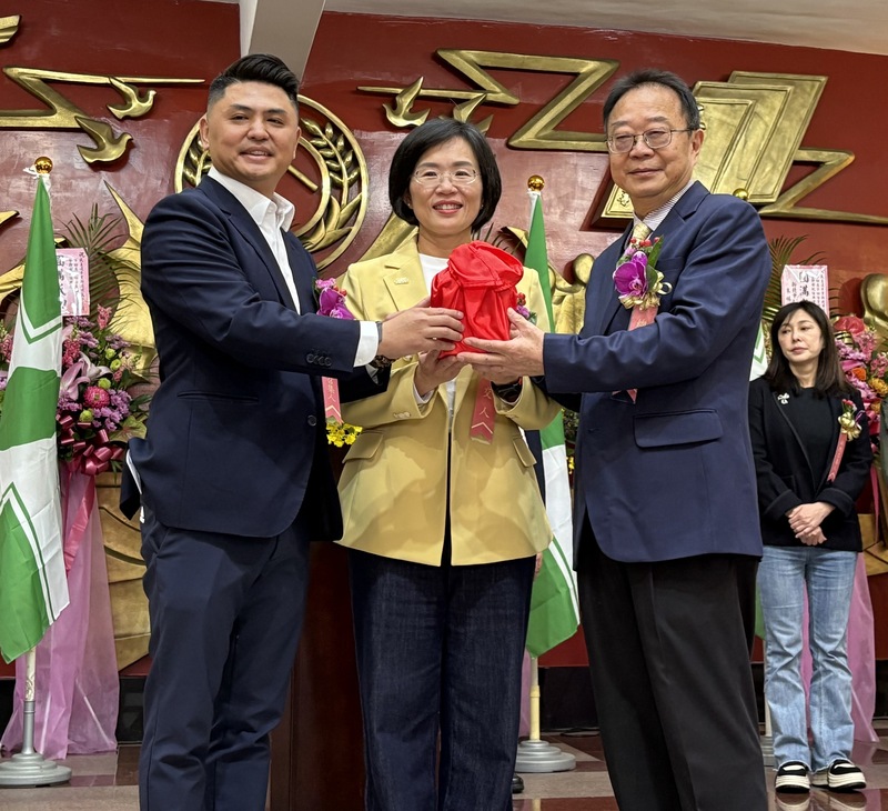 新北議會民進黨團總召交接　陳永福上任