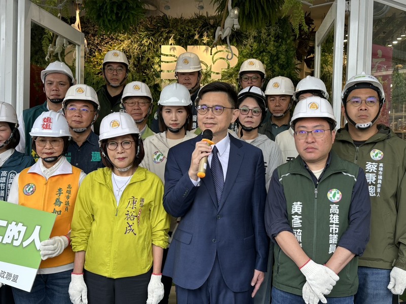 賴瑞隆、康裕成陪同參選人聯合登記（2）