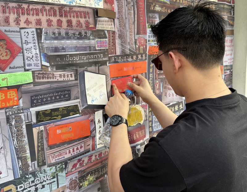 菲律賓遊客參與展覽創作