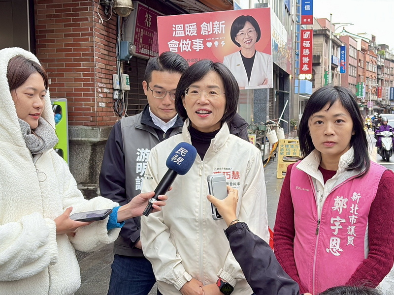 蘇巧慧新北淡水掃街拜票
