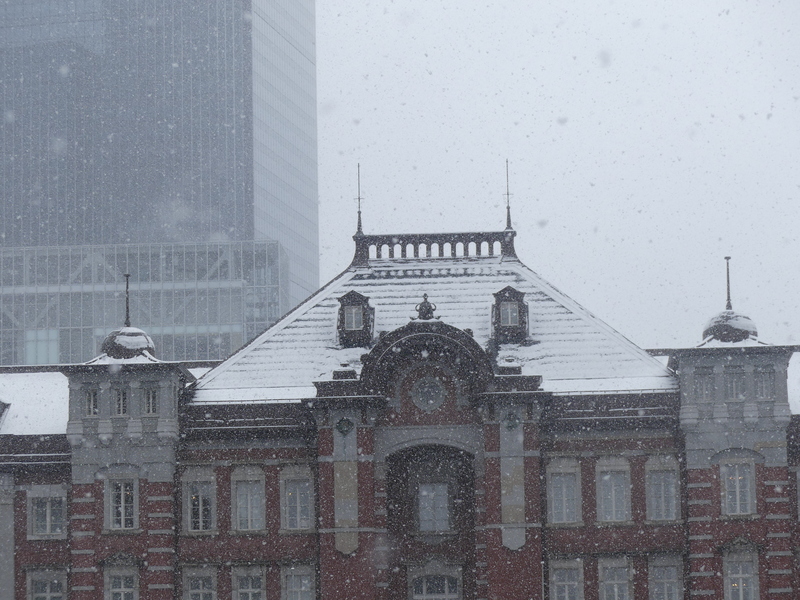 東京車站屋頂積雪