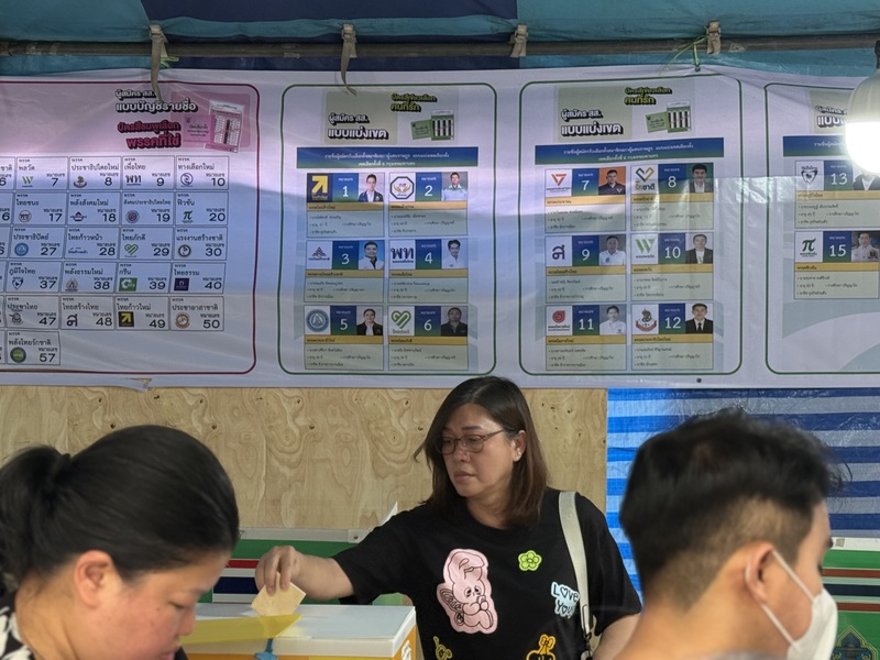 泰國投票所湧現人潮