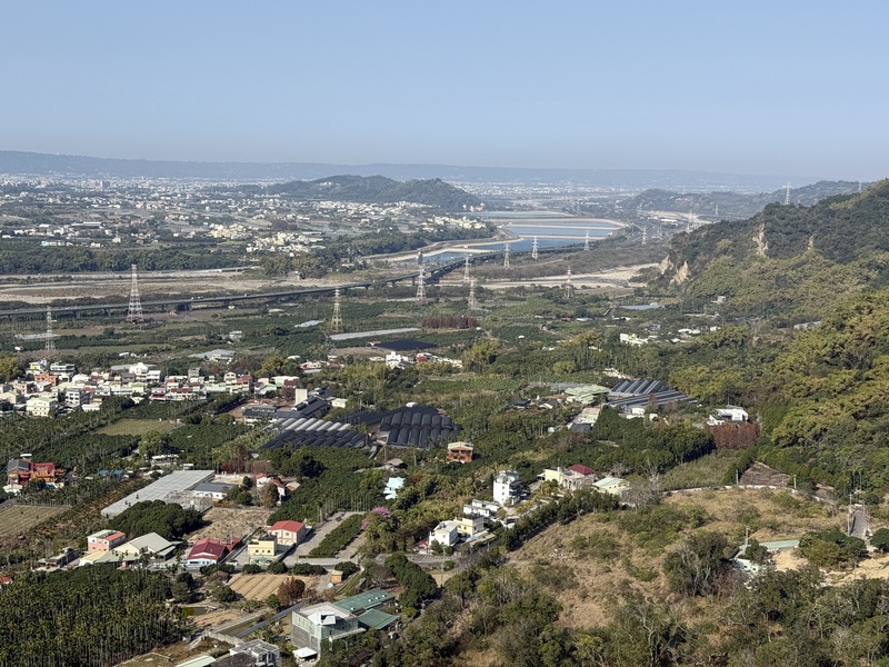 搭乘南投九九峰氦氣球升空遠眺風景