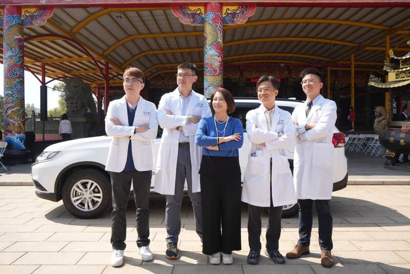 周春米感謝小琉球衛生所醫師守護鄉親健康