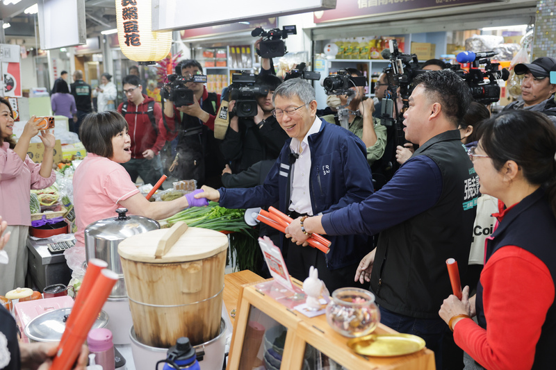 柯文哲安東市場發春聯拜早年（1）