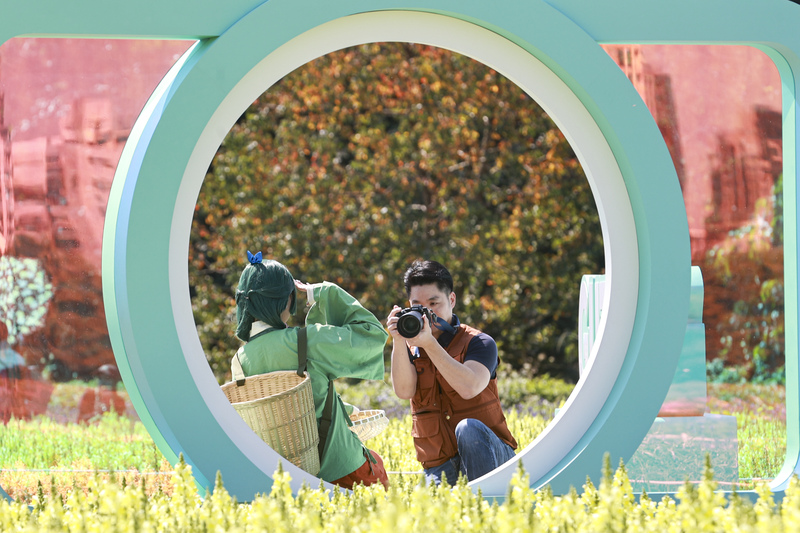 蔣萬安擔任攝影師　推廣古亭河濱公園花海（3）