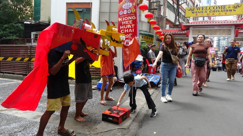 菲童紙箱舞獅慶農曆新年