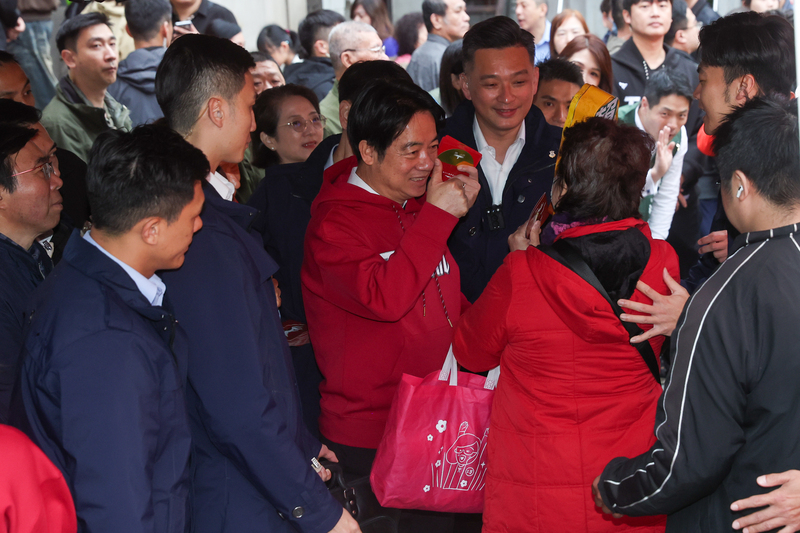 賴總統前往龍山寺參香 祝福民眾新年快樂(3)