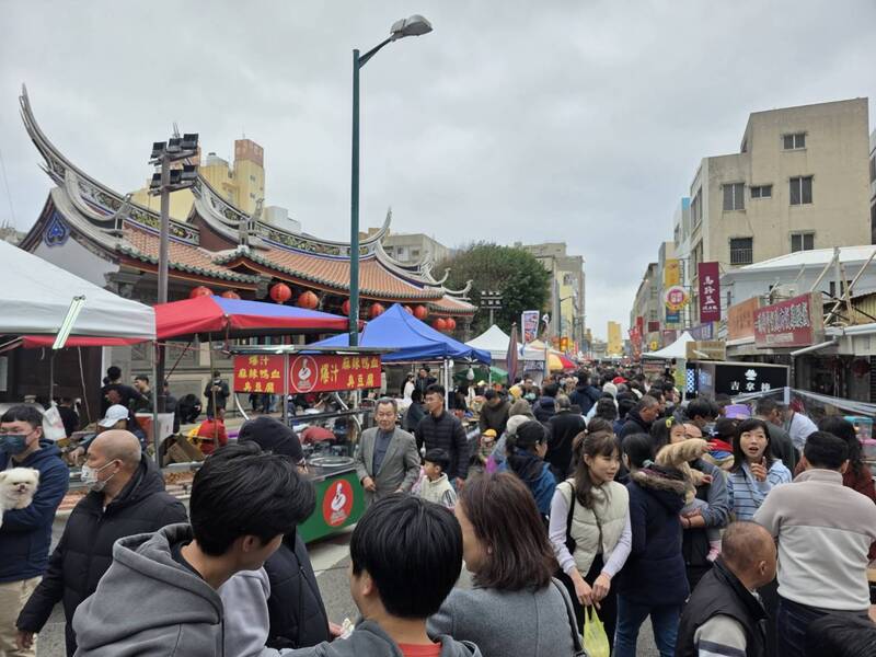 澎湖城隍廟 大年初一湧人潮
