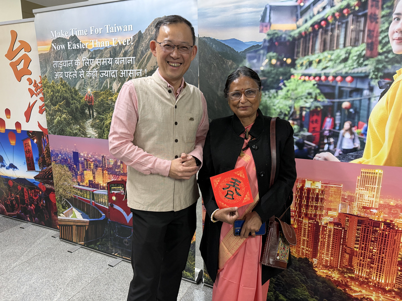 新春邀印度民眾寫春聯　展現台灣軟實力