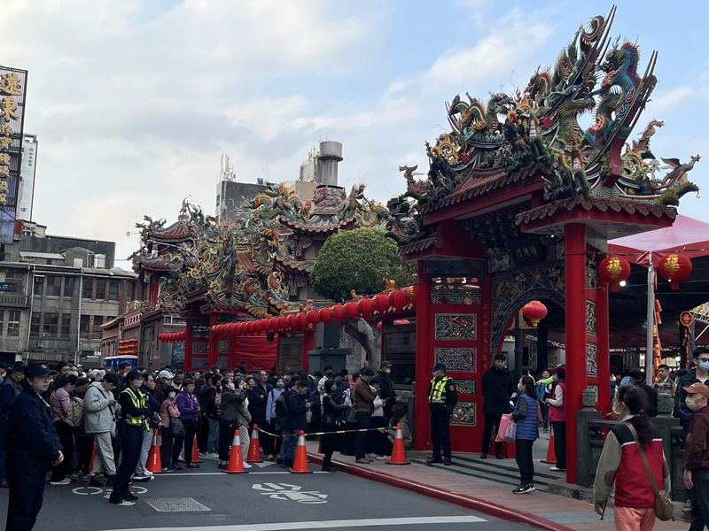 賴總統桃園發福袋千人排隊（2）