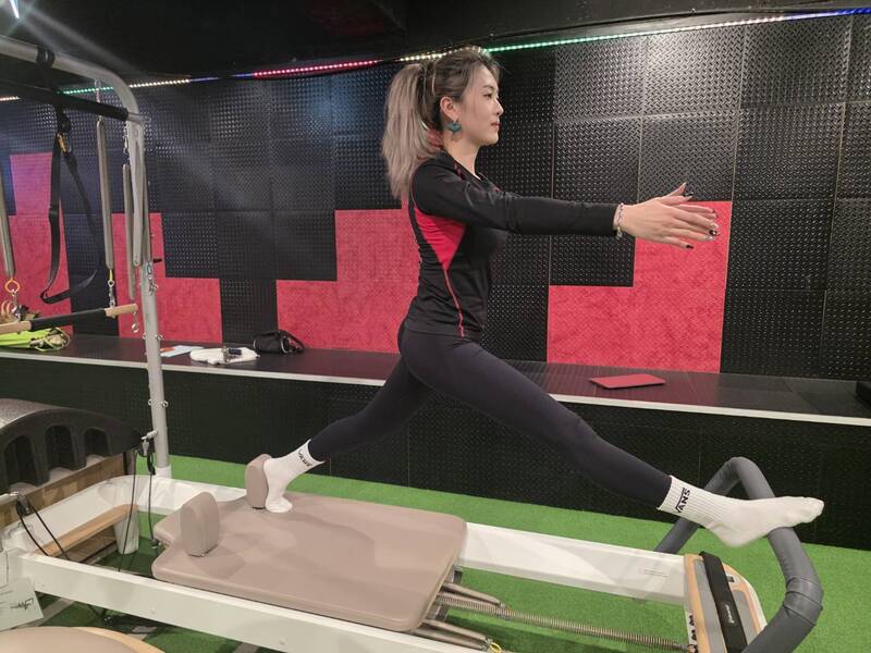 器械式皮拉提斯設備　讓學員動作具支撐與變化