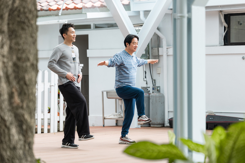 總統與李洋示範健康操（2）