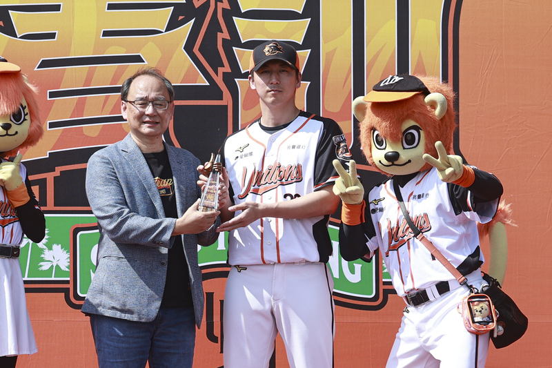 中職獅隊春訓 高塩將樹獲頒淬鍊獎