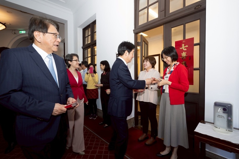 賴總統向府內人員拜年（2）