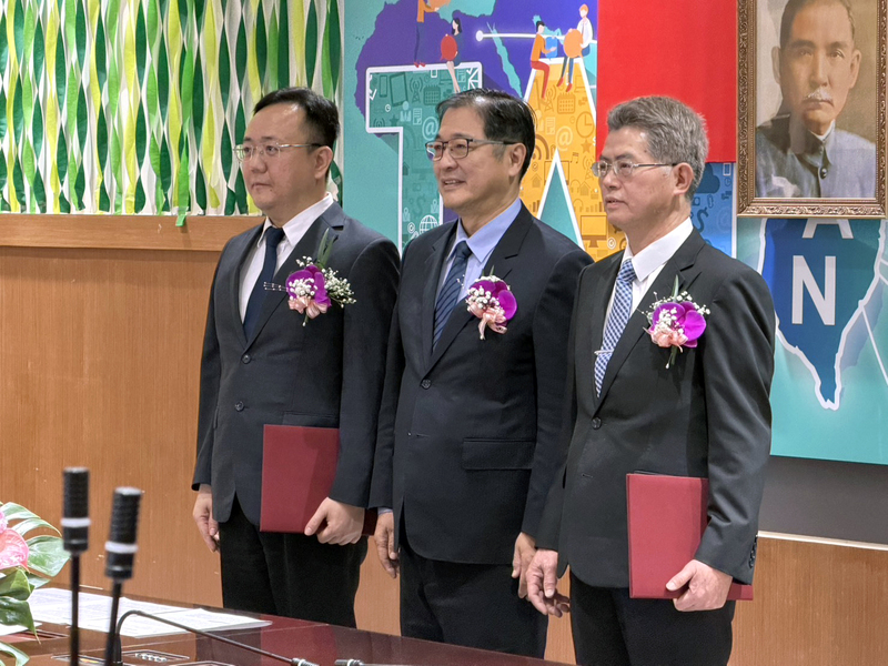 廉政署長謝名冠及法務部常務次長馮成上任