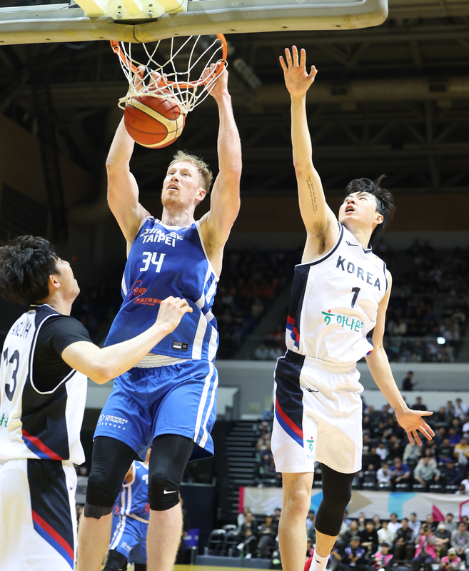 世界盃男籃資格賽　台灣勝韓國（2）