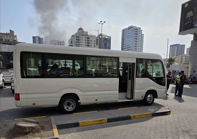 巴林政府派巴士接人去避難