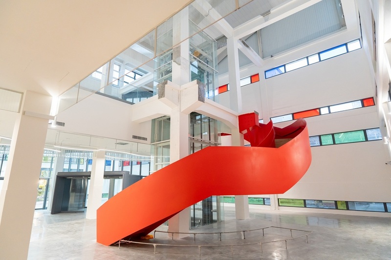 屏菸屏美館自然天光照明　打破倉庫封閉感