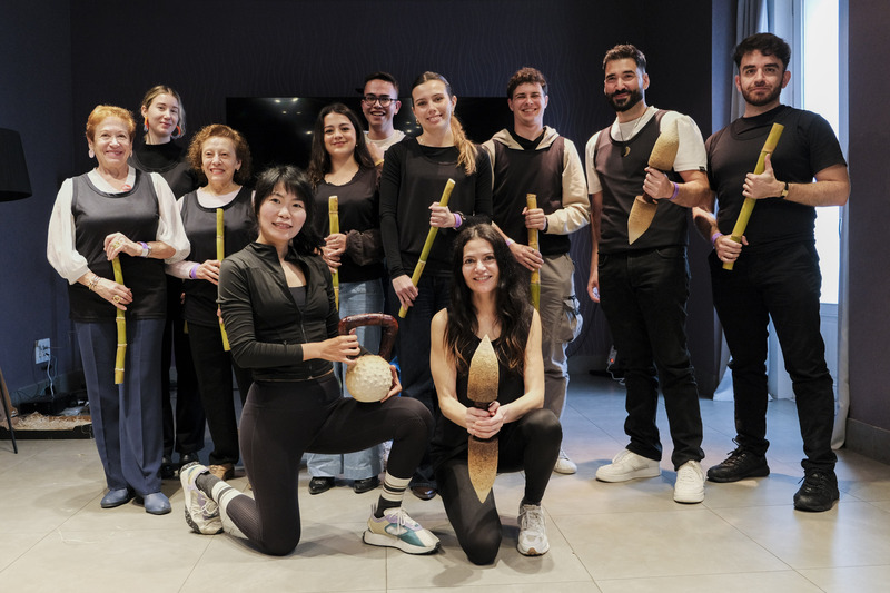 馬德里Hybrid藝博會　羅懿君與工作坊參與民眾合影