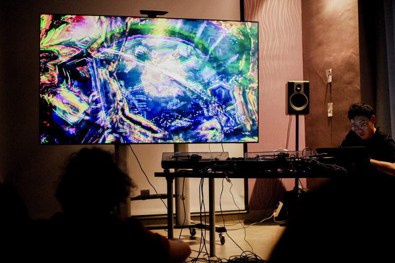 馬德里Hybrid藝博會　藝術家陳昱榮現場音像表演