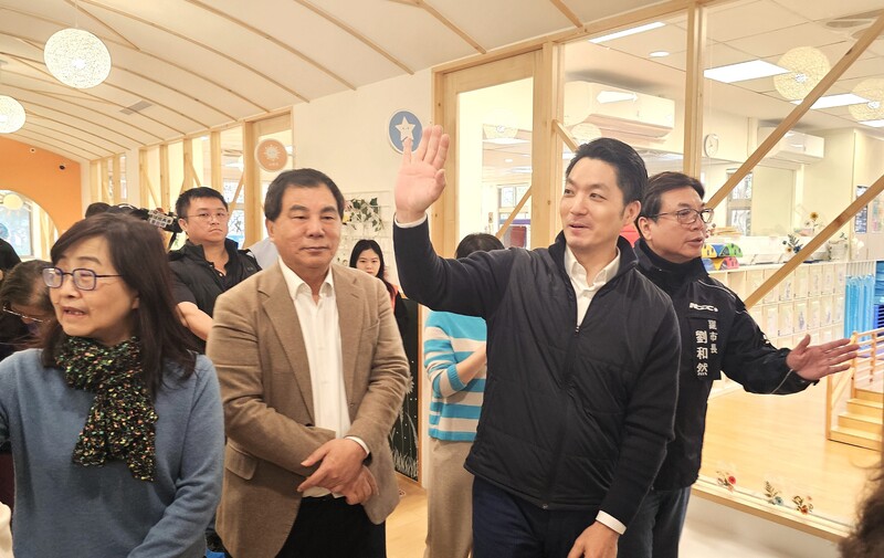 蔣萬安參訪新北市公托（2）