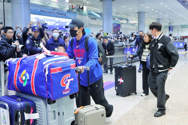 經典賽台灣隊返台　台灣隊長陳傑憲人氣高