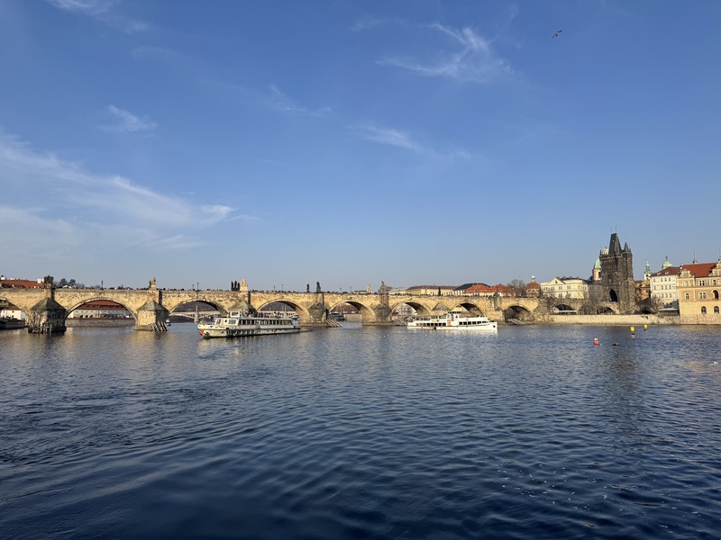 布拉格知名景點查理大橋