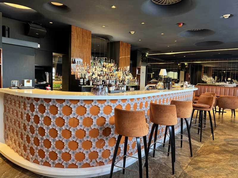 茲科夫電視塔轉型觀光餐飲多功能空間