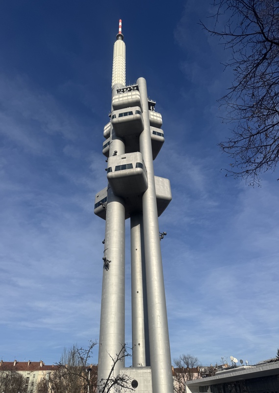 茲科夫電視塔為布拉格最高建築