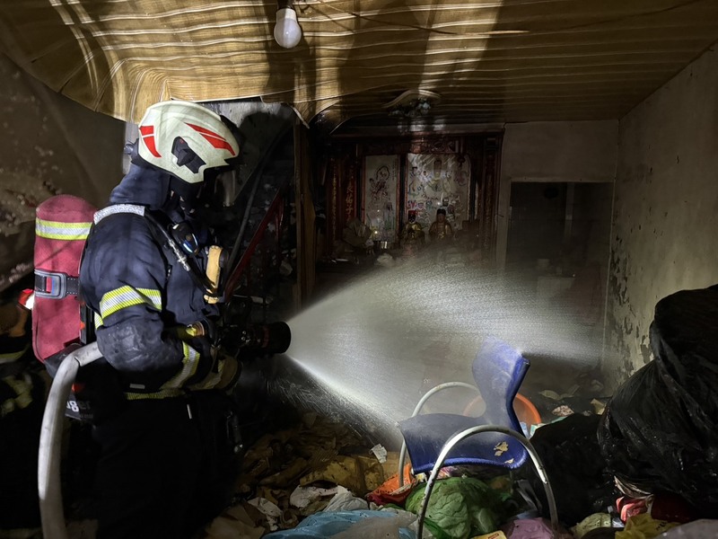 基隆七堵民宅深夜祝融(2)